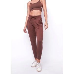 Senita Athletics Weekend Jogger in Fossil